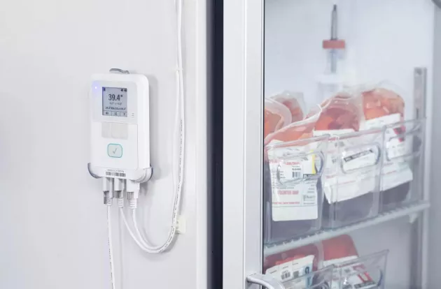 Securitas Healthcare's T15e temperature tag monitoring the environment inside a blood bag storage fridge