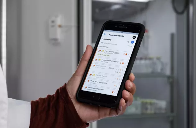 Links mobile application on a mobile phone. Monitoring the pharmacy environment.  Securitas Healthcare.