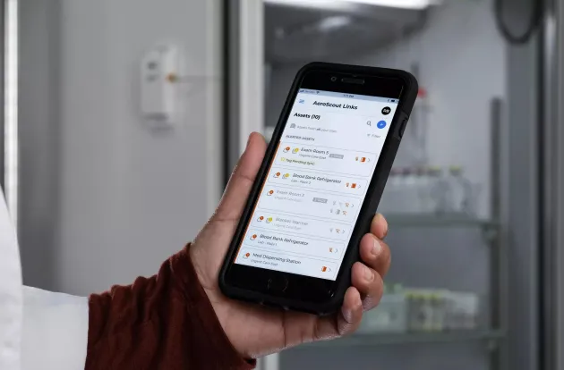 Links mobile application on a mobile phone. Monitoring the pharmacy environment.  Securitas Healthcare.