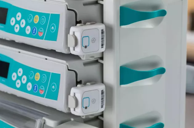 Securitas Healthcare T2s RTLS badge attached to pump.
