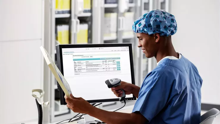 SpaceTRAX Hospital inventory management, while inventory is scanned and inventory is displayed on computer monitor. Securitas Healthcare.