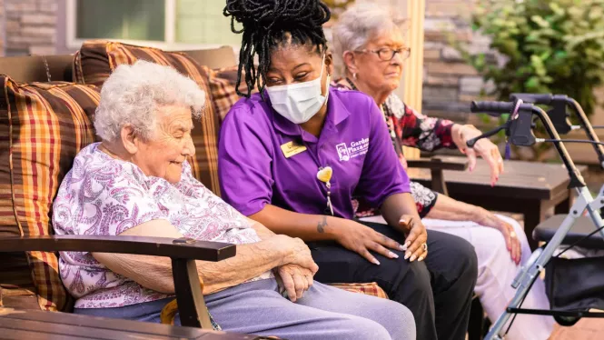 SH_SL_Arial_caregiver_and_residents_8E9A8817_2021