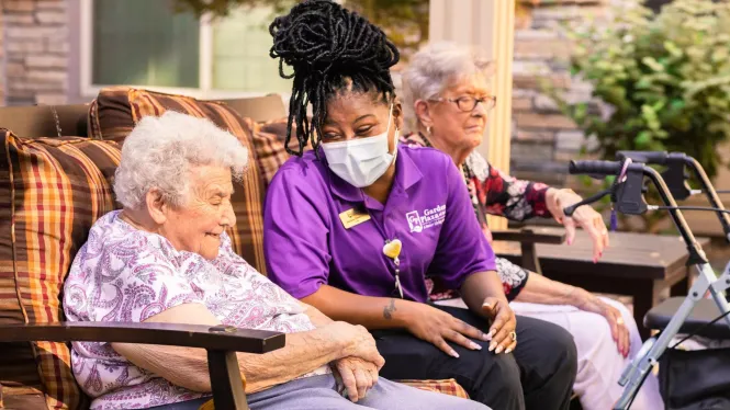 SH_SL_Arial_caregiver_and_residents_8E9A8817_2021