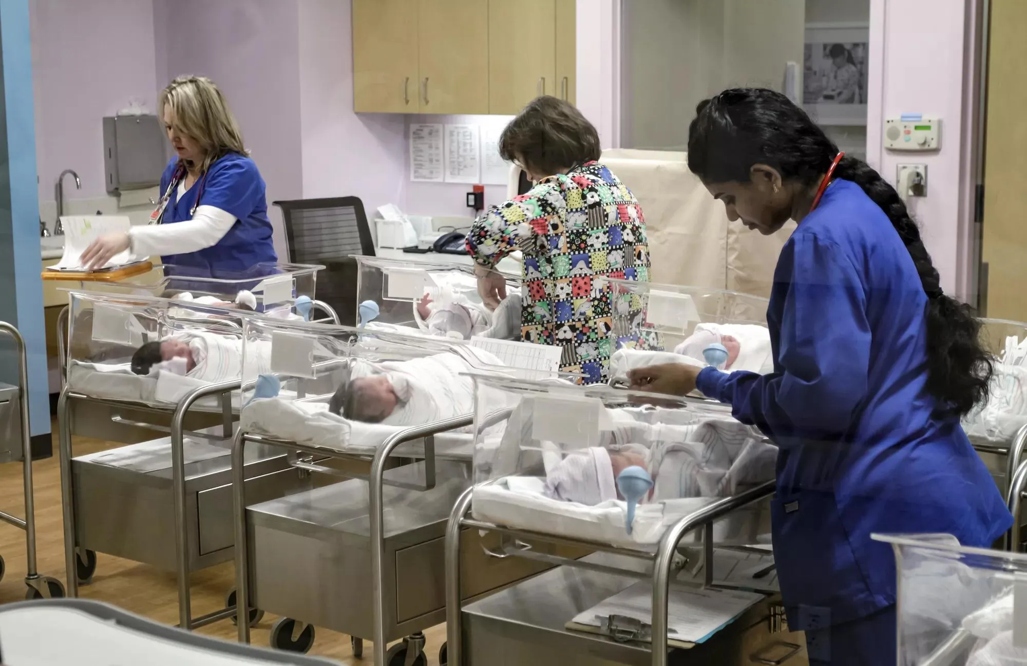 Securitas Healthcare, Hugs Infant Protection in use in a nursery, while nurses administer care.