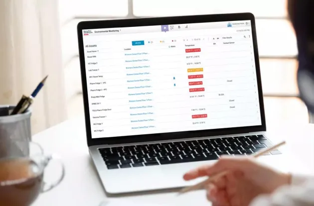 Man checking asset status within Securitas Healthcare's MobileView Software Platform