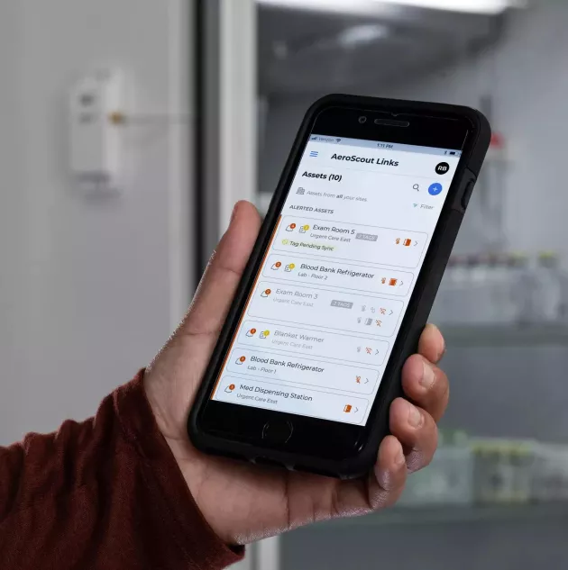 Links mobile application on a mobile phone. Monitoring the pharmacy environment. Securitas Healthcare.