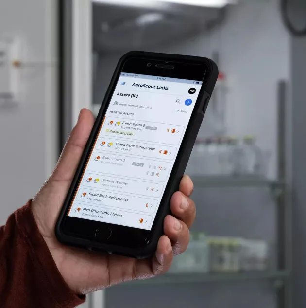 Links mobile application on a mobile phone. Monitoring the pharmacy environment.  Securitas Healthcare.