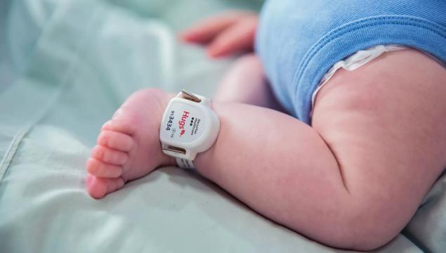Hugs infant protection tag and band on infant's ankle. Securitas Healthcare.
