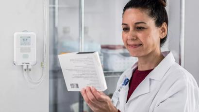 Securitas Healthcare temperature monitoring, nurse near T15 tag