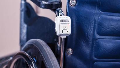 T2su asset management tag attached to a wheelchair. Securitas asset tracking.