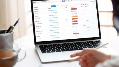 Man checking asset status within Securitas Healthcare's MobileView Software Platform